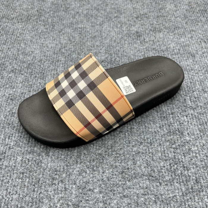 BURBER*Y Sandal1