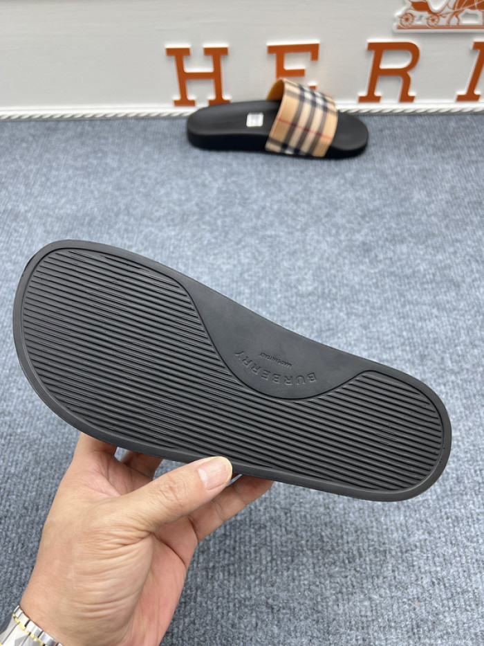 BURBER*Y Sandal1