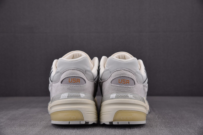NEW BALANCE 992 NB000017