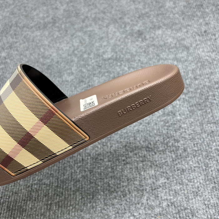 BURBER*Y Sandal2