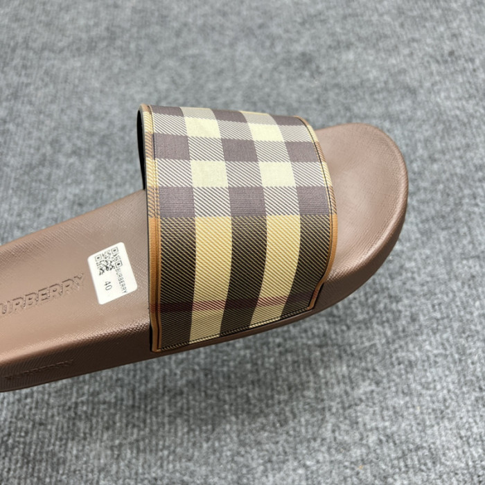 BURBER*Y Sandal2