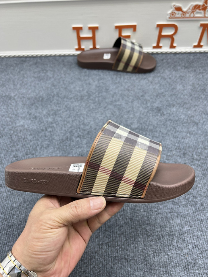 BURBER*Y Sandal2
