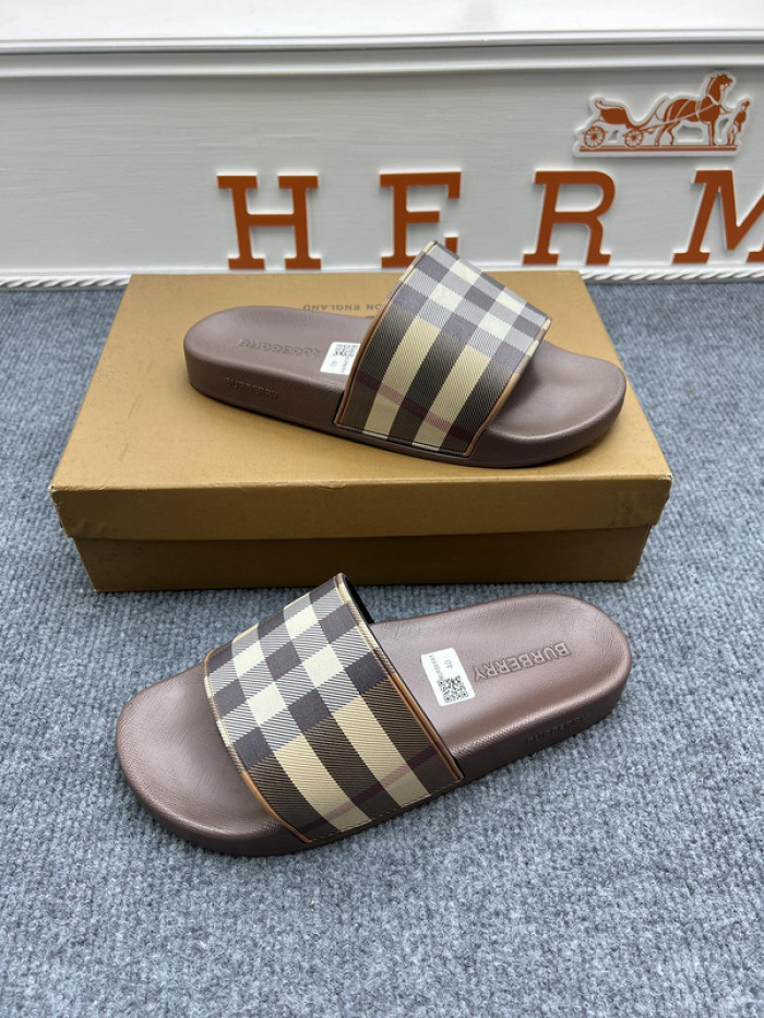 BURBER*Y Sandal2
