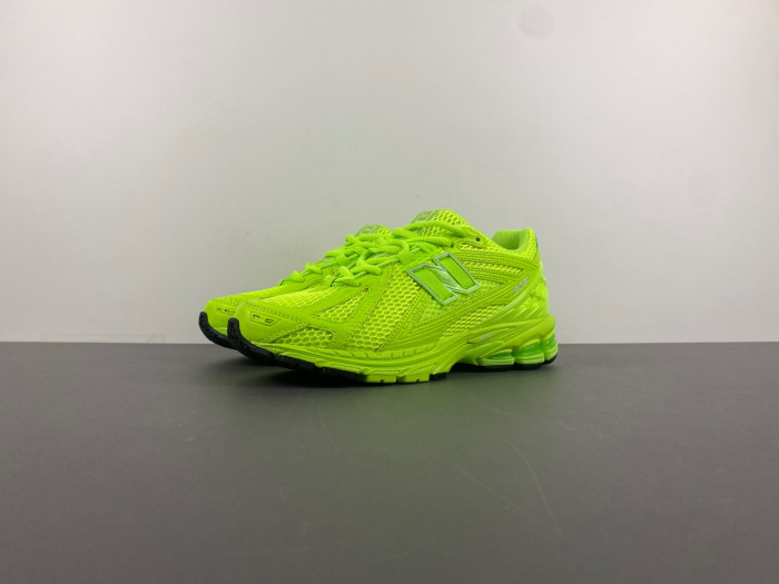 NEW BALANCE 1906R NB000052