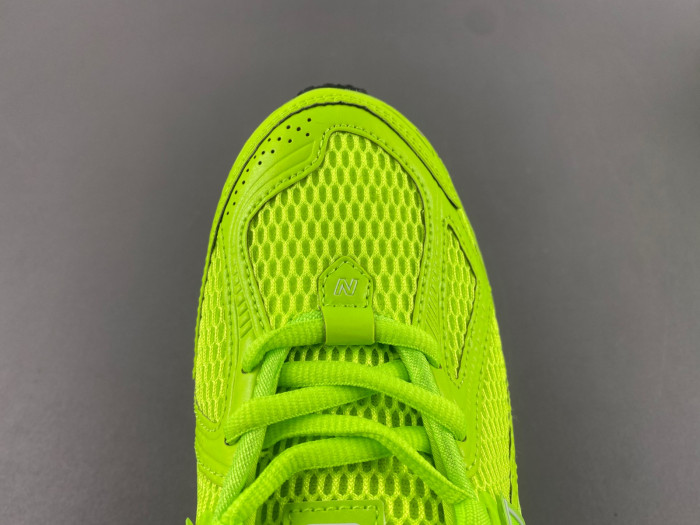 NEW BALANCE 1906R NB000052