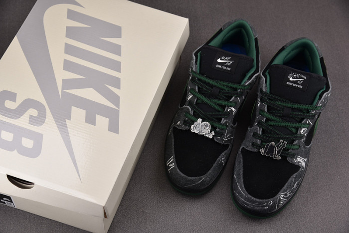 Nike SB Dunk Low There Skateboards HF7743-001