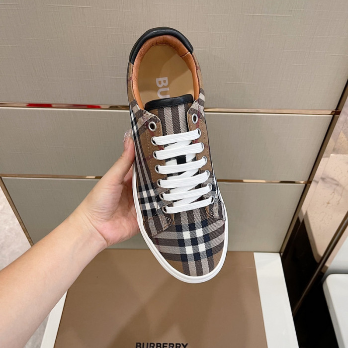 Burber*y sneakers B000014