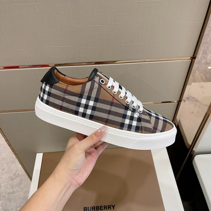 Burber*y sneakers B000014
