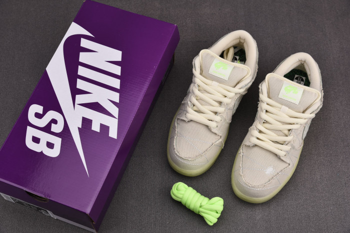 NIKE SB Dunk Low " Mummy " DM0774-111