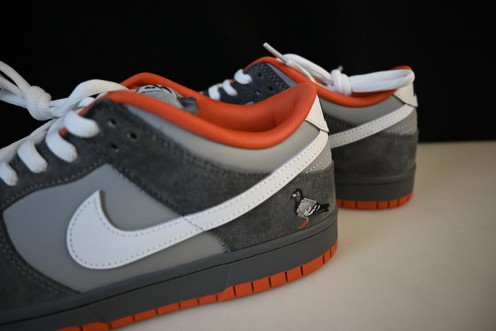 NIKE DUNK SB LOW “STAPLE NYC PIGEON” 304292-011