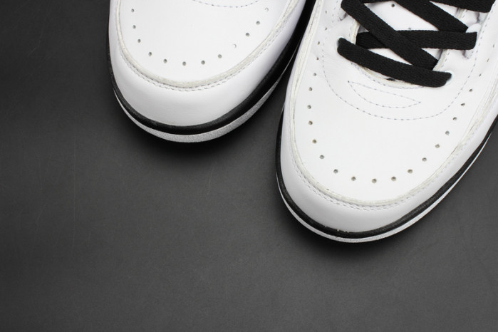 AIR JORDAN 2 RETRO UNC“Alumni” mens 917360-105