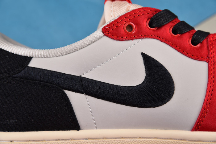 Air Jordan 1 Retro Low OG Trophy Room FN0432-100