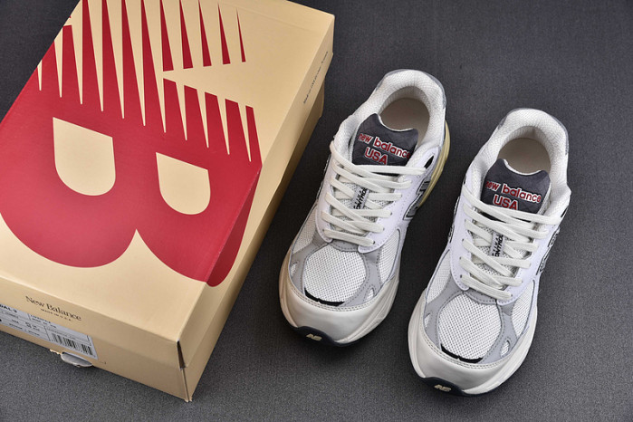 NEW BALANCE 992 NB000009