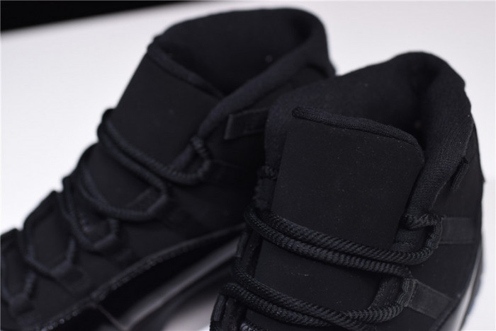 Air Jordan 11 “Cap and Gown” black  378037-005