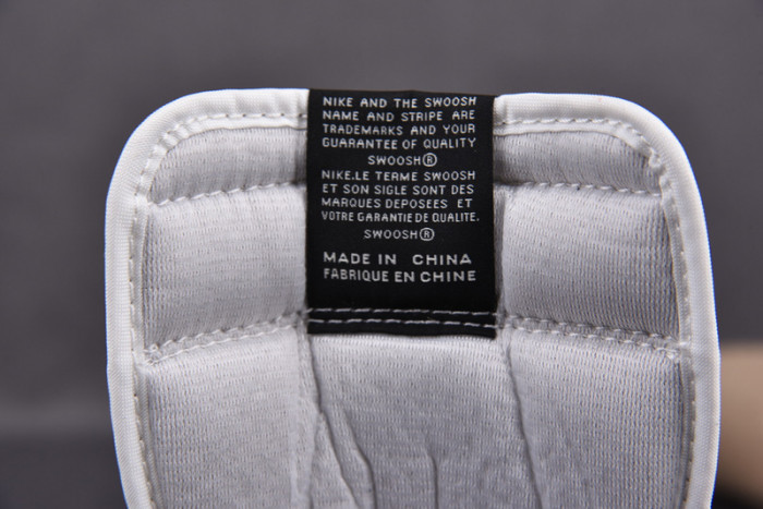 Air Jordan 1 Retro High OG "Dark Mocha" 555088-105