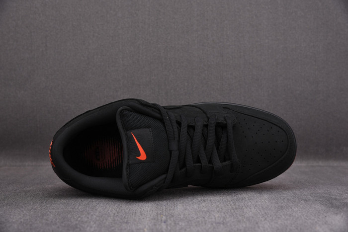 Nike SB Dunk Low Black Pigeon 883232-008