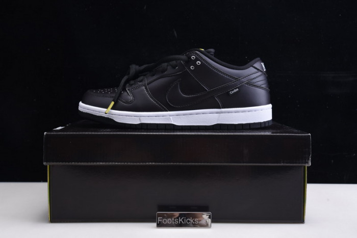 Civilist Nike SB Dunk Low CZ5123-001