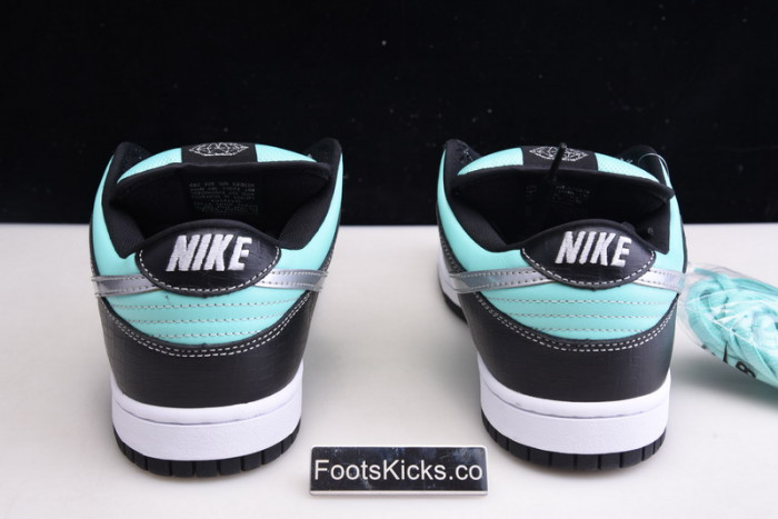 Nike Dunk SB Low Diamond Supply Co. "Tiffany" 304292-402
