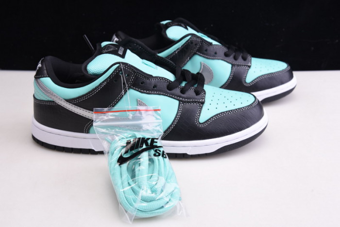 Nike Dunk SB Low Diamond Supply Co. "Tiffany" 304292-402