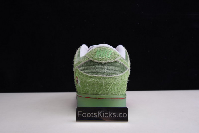 NIKE DUNK LOW SB "STRAWBERRY COUGH" CW7093-601