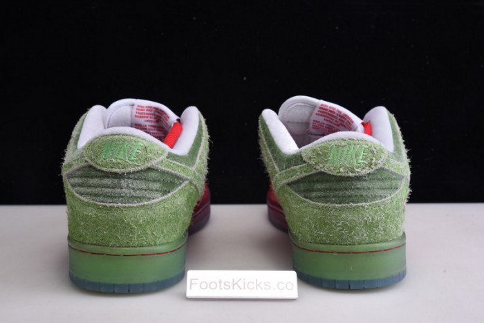 NIKE DUNK LOW SB "STRAWBERRY COUGH" CW7093-601