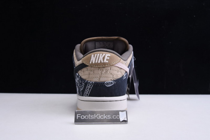 Travis Scott x Nike SB Dunk Low  CT5053-001