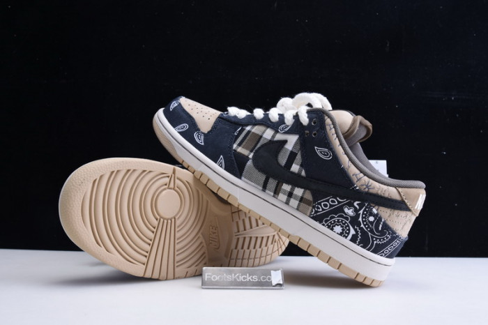 Travis Scott x Nike SB Dunk Low  CT5053-001