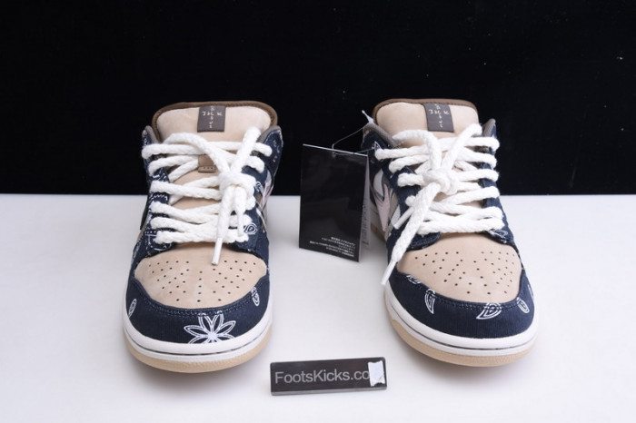 Travis Scott x Nike SB Dunk Low  CT5053-001