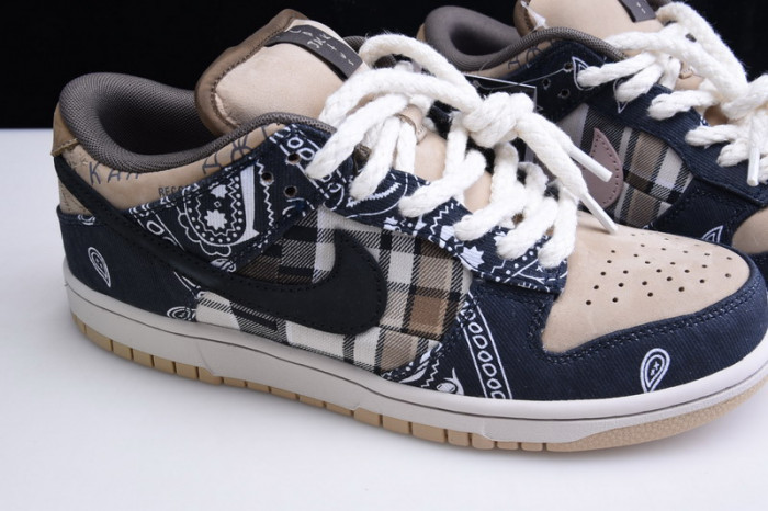 Travis Scott x Nike SB Dunk Low  CT5053-001