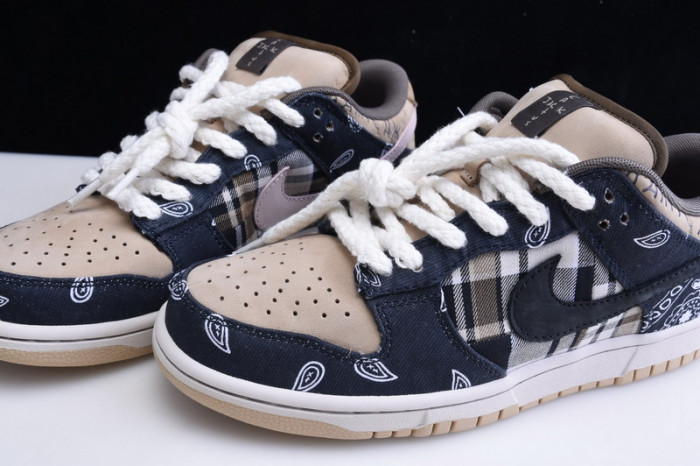 Travis Scott x Nike SB Dunk Low  CT5053-001