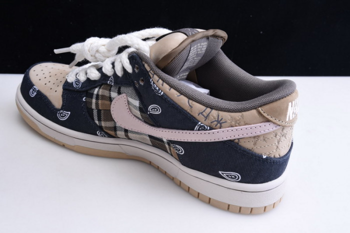 Travis Scott x Nike SB Dunk Low  CT5053-001