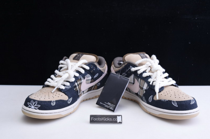 Travis Scott x Nike SB Dunk Low  CT5053-001