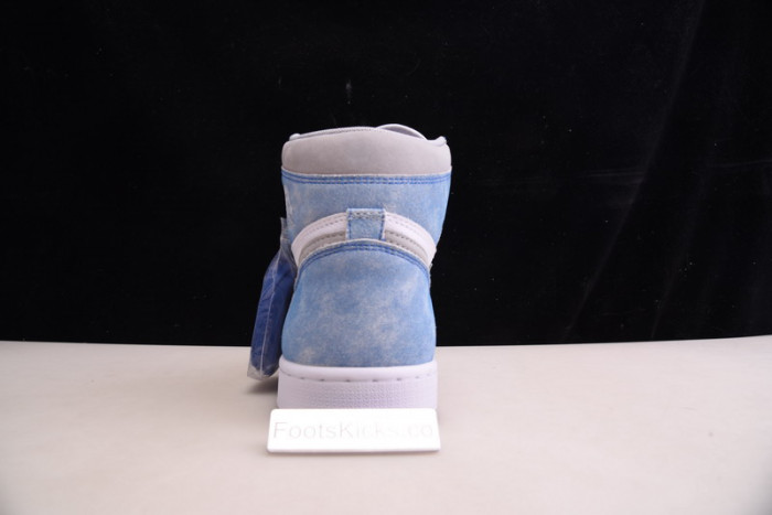 Air Jordan 1 High OG “Hyper Royal” 555088-402