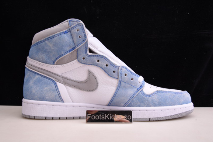 Air Jordan 1 High OG “Hyper Royal” 555088-402