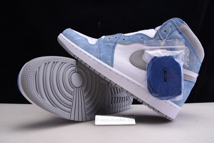 Air Jordan 1 High OG “Hyper Royal” 555088-402