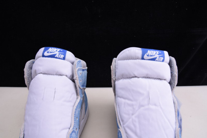 Air Jordan 1 High OG “Hyper Royal” 555088-402