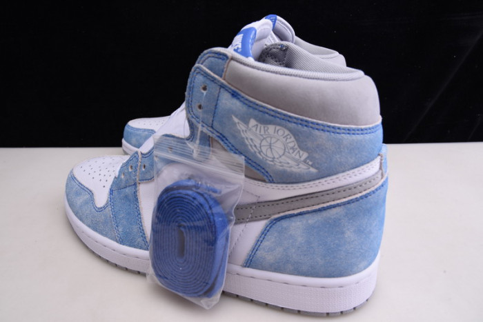 Air Jordan 1 High OG “Hyper Royal” 555088-402