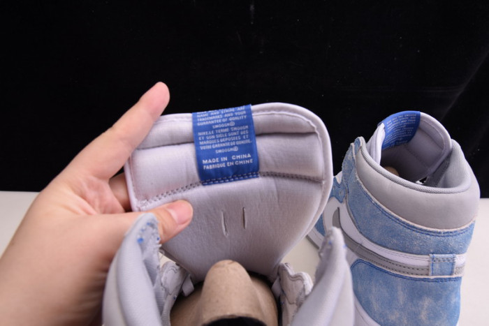 Air Jordan 1 High OG “Hyper Royal” 555088-402