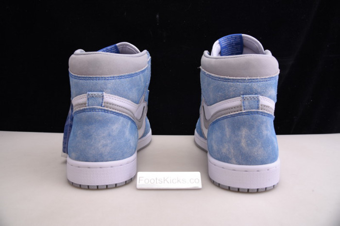 Air Jordan 1 High OG “Hyper Royal” 555088-402