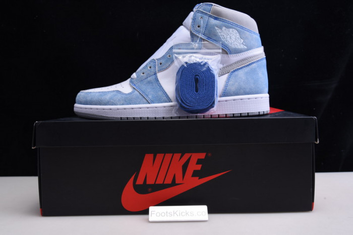 Air Jordan 1 High OG “Hyper Royal” 555088-402