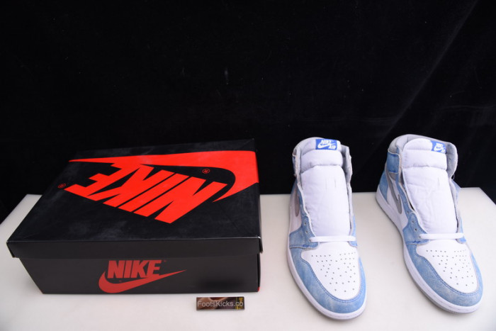 Air Jordan 1 High OG “Hyper Royal” 555088-402