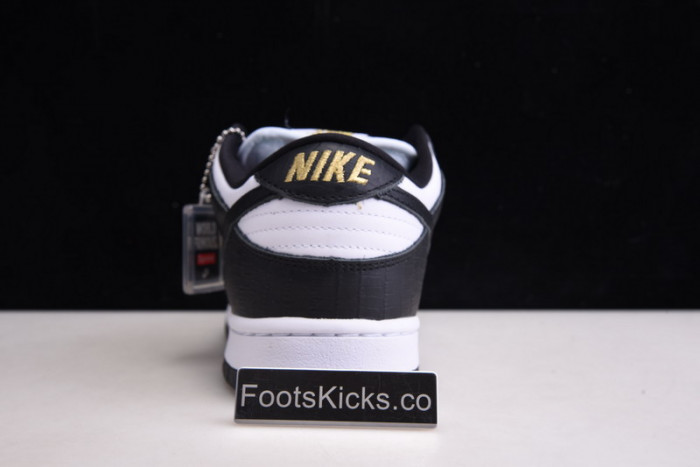 Supreme x Nike SB Dunk Low "Black Stars" DH3228-102