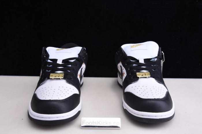 Supreme x Nike SB Dunk Low "Black Stars" DH3228-102