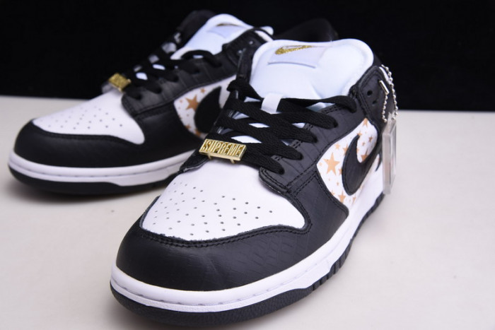 Supreme x Nike SB Dunk Low "Black Stars" DH3228-102