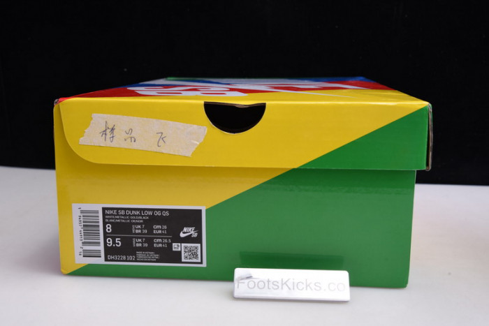 Supreme x Nike SB Dunk Low "Black Stars" DH3228-102