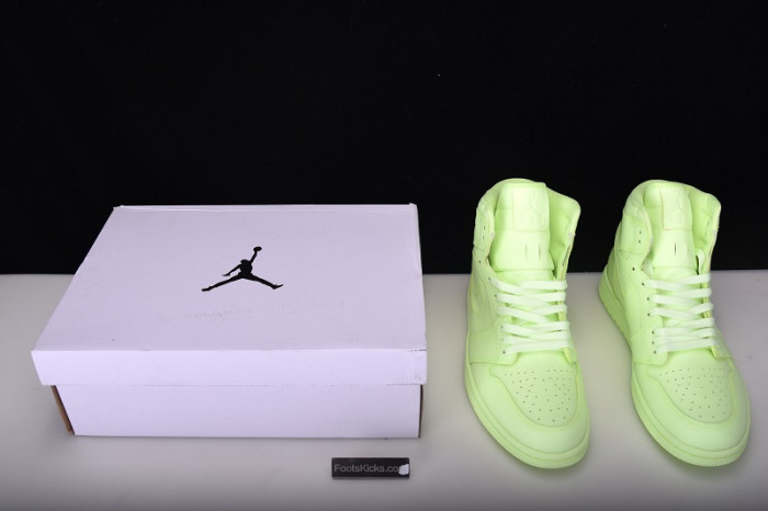 Air Jordan 1 Retro High Barely Volt  AH7389-700