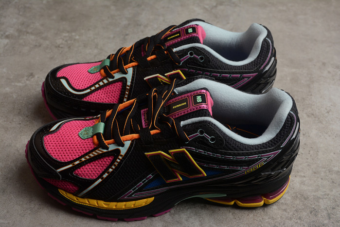 NEW BALANCE 1906R NB000025