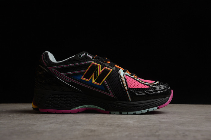 NEW BALANCE 1906R NB000025
