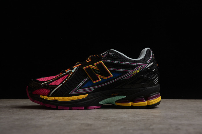 NEW BALANCE 1906R NB000025