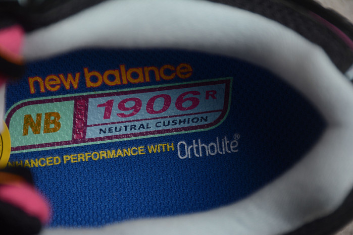 NEW BALANCE 1906R NB000025
